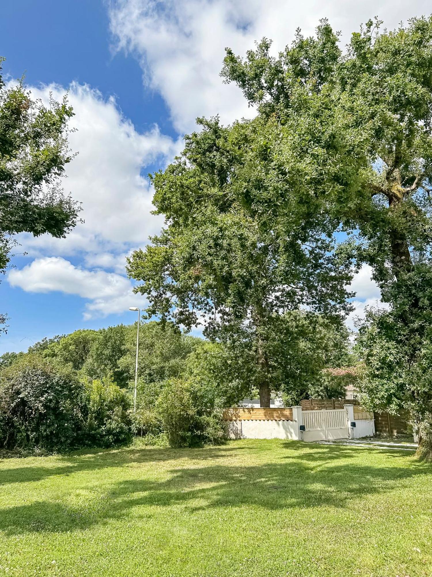 Calme Jardin & Parking Prox Royan Appart 2 Médis エクステリア 写真